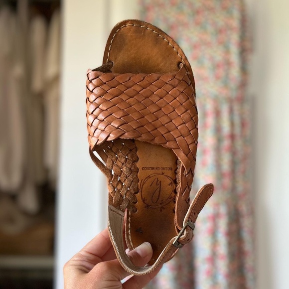 Woven leather sandals - Picture 1 of 5